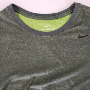 The Nike Tee Dri-Fit Green Athletic Tee Mens Size L